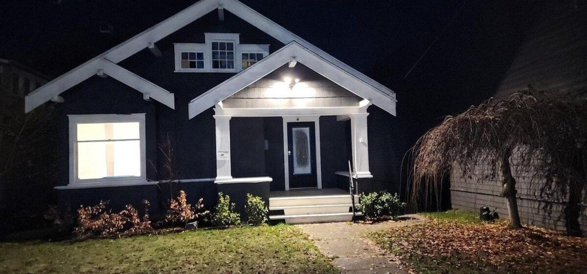 Park Roosevelt Light Rail Homestay